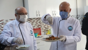 Başkan Çolakbayrakdar, Aşçı Önlüğü Giyip, Lezzetli Ürünler Çıkardı