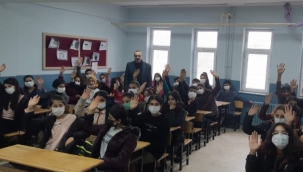 Batman'da köy öğrencilerine arkadaş seçimi konferansı