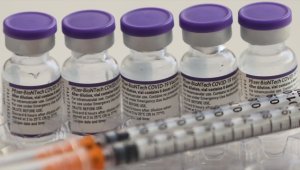 BioNTech/Pfizer: Omicron varyantına özel aşı için denemelere başladık
