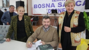 Boşnak Komutan Hociç kitabını İzmir'de imzaladı