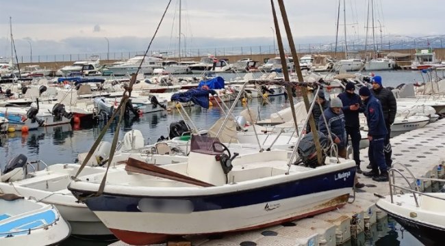 Bursa Mudanya'da su tahliyesinde bulunamayan bazı tekneler battı
