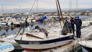 Bursa Mudanya'da su tahliyesinde bulunamayan bazı tekneler battı