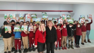  Büyük ödüllü yazar Havva Tekin Bursa'da miniklerle buluştu