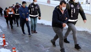 Cep telefonu kaçakçılığı operasyonunda 5 tutuklama