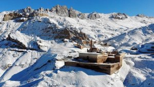 Doğubayazıt'taki İshak Paşa Sarayı yeniden beyaza büründü 