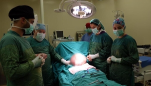 Genç kadının karnından 11 kiloya yakın kitle çıktı! 'Son 12 yılda gördüğüm en büyük kitle'