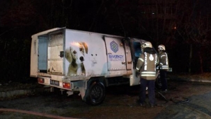Güngören'de bakıma muhtaç hayvanları toplama aracı yandı