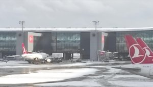 İstanbul Havalimanı'ndaki uçuşlar 18.00'e kadar durduruldu