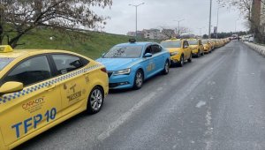 İstanbul'da taksi sürücüleri tarife güncellemek için sıraya girdi