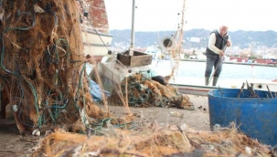 Karadeniz’de balıkçılığa çöp tehdidi: Balık yok her şey var