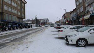 Karaman, Konya, Afyonkarahisar ve Aksaray'da kar etkili oluyor