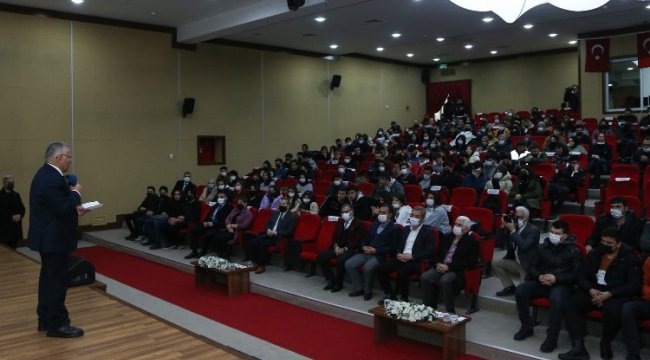 Kayseri'de gençlerle tecrübe paylaşımı