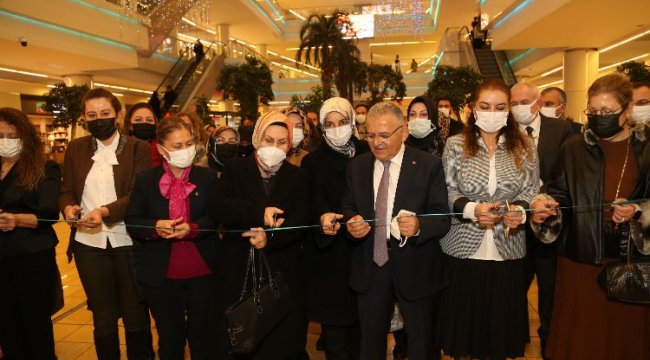 Kayseri'de 'Özel Tasarım Deri Aksesuarları' sergisi açıldı