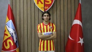 Kayserispor genç futbolcusu Hayrullah ile 4,5 yıllık sözleşme imzaladı