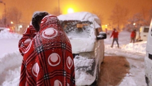 Kızılay’dan yolda kalanlara sıcak kumanya