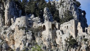 KKTC'deki St. Hilarion Kalesi Orta Çağ'dan bu yana ayakta