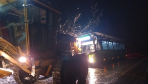 Kocaeli İzmit'te halk otobüsü yolda kaldı 