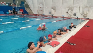 Kocaeli İzmit'te yüzme bilmeyen çocuk kalmıyor 