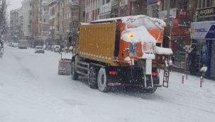 Nevşehir'de karla mücadele ekipleri çalışmalarını aralıksız sürdürüyor 