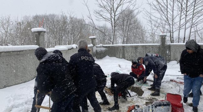 Oyun oynarken kuyuya düştü, yürekler ağza geldi! Böyle kurtarıldı