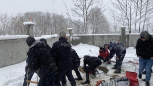 Oyun oynarken kuyuya düştü, yürekler ağza geldi! Böyle kurtarıldı