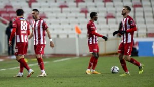 Sivasspor beraberlikte zirveyi bırakmıyor 