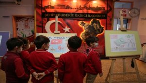 Sivas'ta minik öğrenciler resim sergisi açtı 