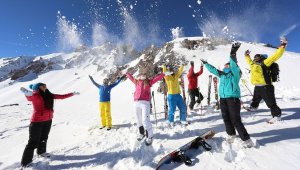 Snowboard 1. Etap Yarışları Erciyes'te tamamlandı