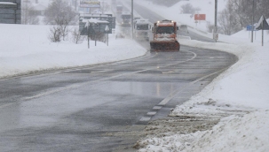 Son dakika... Bolu Dağı geçişinde Anadolu Otoyolu TIR'lara, D-100 tüm araçlara kapatıldı