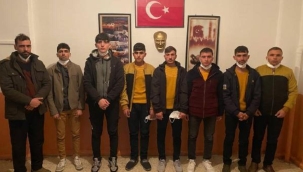 Van'da sahte pasaportla yurda giren 8 kaçak göçmen yakalandı