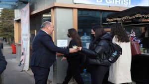 Yahşihan Belediyesinden üniversite öğrencilerine çorba ve simit ikramı