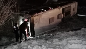 Afyonkarahisar'da yolcu otobüsü şarampole devrildi