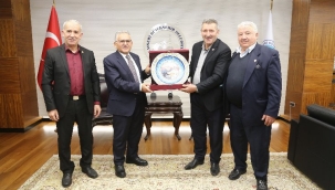 Başkan Büyükkılıç’a Develi muhtarlarından plaket