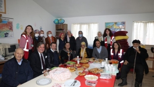 Başkan Hürriyet, köy okullarındaki minik öğrencileri hediyelerle sevindirdi