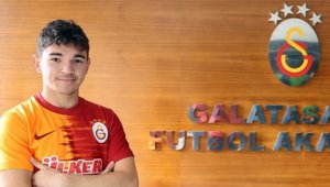 Galatasaray altyapıdan Selman Faruk Dibek'i profesyonel yaptı