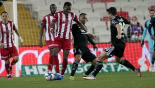 Gol düellosunu Siyah Beyazlı ekip kazandı Sivasspor 2 Beşiktaş 3 