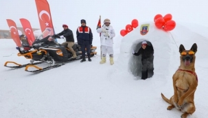 Hakkari'de iglolar kar festivalini renklendirdi