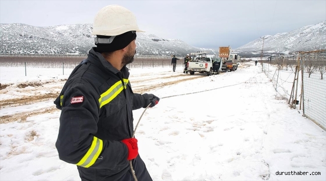 Isparta'daki enerji dağıtım işçileri zorlu mesailerini anlattı