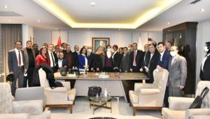 İYİ Parti Genel Başkanı Akşener, Emeklilikte Yaşa Takılanlar Federasyonu heyetini kabul etti