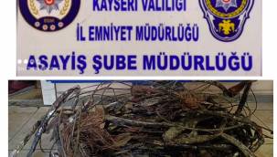 Kabloları yakarken suç üstü yakalandı 