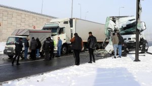 Kayseri'de 4 aracın karıştığı zincirleme kazada 1 yaralı