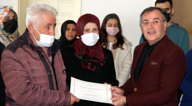 Kayseri'de başarılı 20 öğrenciye 109 bin lira ödül verildi
