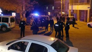 Kayseri'de Darbedilen kadına yardım ederken silahla vuruldu