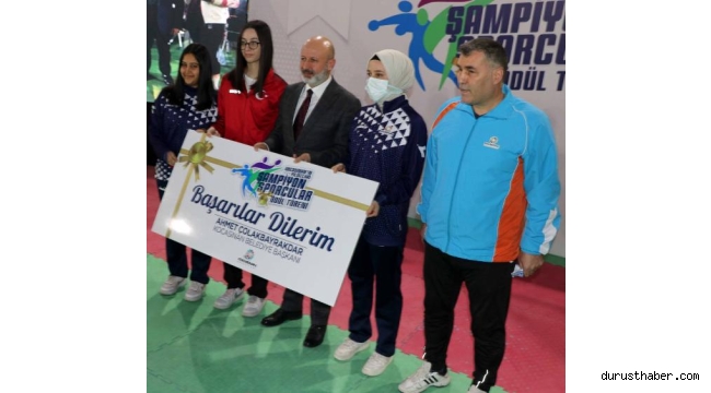 Kocasinan'da başarılı sporcular ödüllendirildi