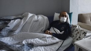 Kovid-19 testi 14 aydır pozitif çıkan Muzaffer Kayasan'dan aşı çağrısı