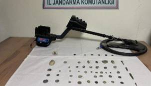 Niğde'de tarihi eser kaçakçıları jandarmadan kaçamadı