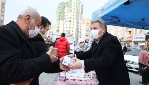 Sabah Namazında Kandil simidi Başkan Palancıoğlu'ndan