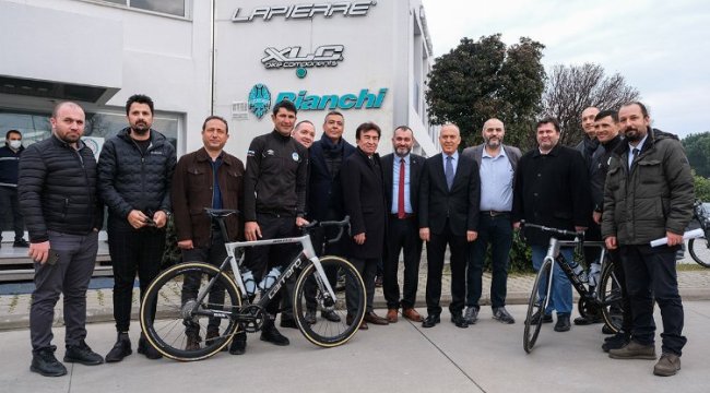 Sakarya Büyükşehir Bisiklet Takımı sponsorluklarla gücüne güç kattı