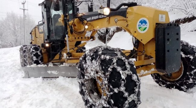 Sakarya Büyükşehir kar mesaisinde: 63 mahallede okul yolları açıldı