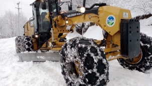 Sakarya Büyükşehir kar mesaisinde: 63 mahallede okul yolları açıldı